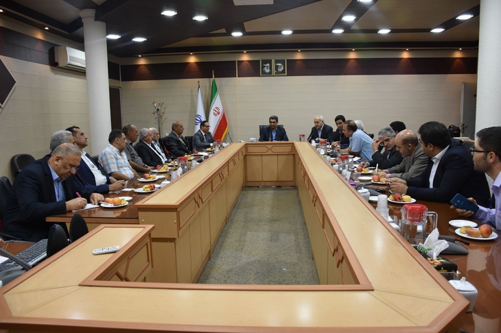 رئیس اتاق کرمانشاه گفت: باید سطح صادرات به کشور عراق را به مرز ۲۰ میلیارد دلار برسانیم.