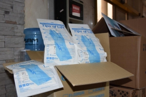 1000 دست گان و 1800 جفت دستکش لاتکس از سوی اتاق بازرگانی کرمانشاه به مراکز درمانی اهدا شد.