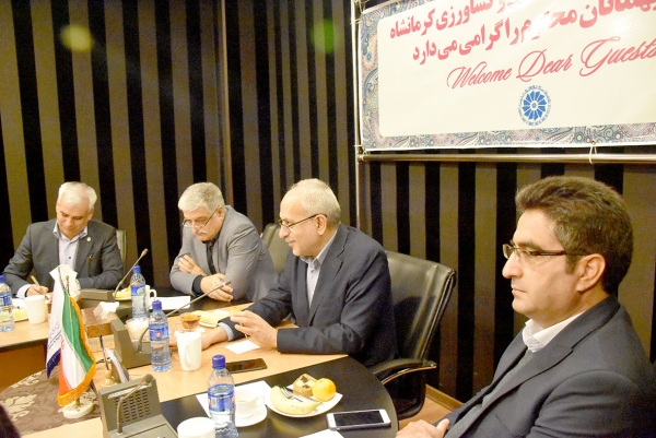 نشست فعالان اقتصادی با مدیران امور ارزی و خارجی بانک کشاورزی ایران