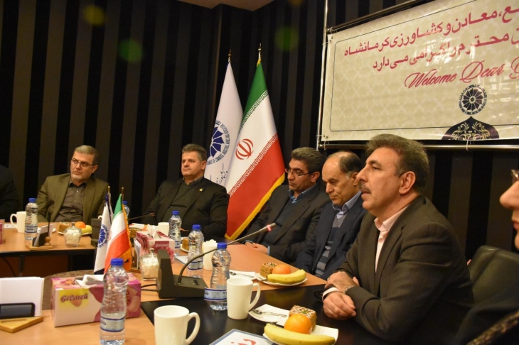 رئیس سازمان فنی و حرفه‌ای  کشور در دیدار با فعالان اقتصادی کرمانشاه: اتاق‌های بازرگانی مجلس دوم کشور هستند