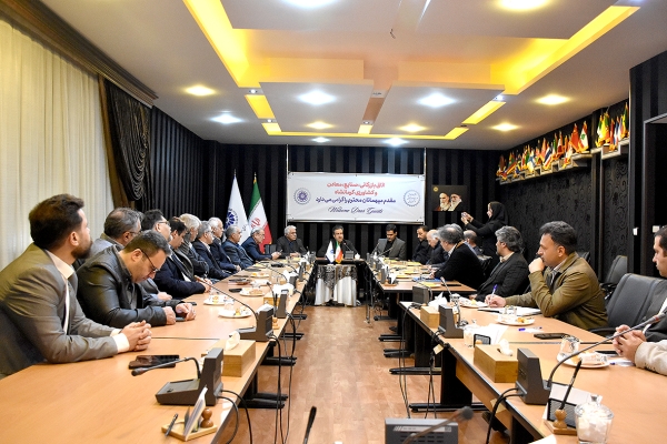 نشست فعالان اقتصادی با مسئولان ارشد بخش صنعت، معدن و تجارت استان