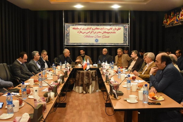 نشست فعالان اقتصادی استان با نمایندگان مردم در مجلس شورای اسلامی