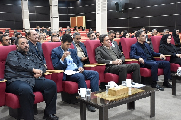 نشست فعالان اقتصادی و صنفی کرمانشاه با حضور مدیر کل و معاون اداره کل تعاون، کار و رفاه اجتماعی و معاون سازمان صمت