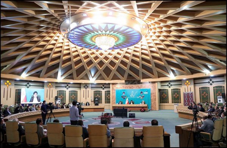 در نشست فعالان اقتصادی کرمانشاه با رئیس جمهور تاکید شد: از لزوم ثبات اقتصادی در کشور تا افزایش اختیارات استانداران